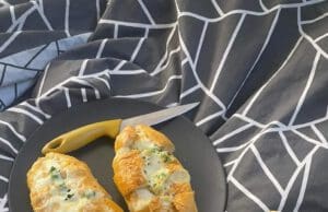 Ütős reggeli, amit azelőtt is el tudsz készíteni mielőtt beüt az első kávéd! Sajtos-hagymás töltött molnárka receptje