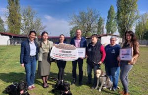 Vakvezetőkutyákat támogat a Purina és a WSZL Vakvezetőkutyáknak támogatás