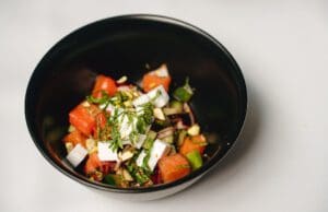 Divatból ételérzékenyek a magyarok? Violife saláta