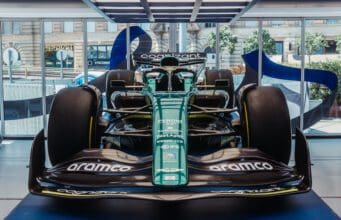 ÚJRA BUDAPEST BELVÁROSÁBA KÖLTÖZTETI AZ ASTON MARTIN FORMA1™ CSAPAT ÉLMÉNYÉT A PERONI NASTRO AZZURRO 0,0% Peroni Aston Martin