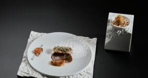 FIATAL PORTUGÁL SÉF ZELLERES ÉTELKÜLÖNLEGESSÉGÉVEL NYERTE EL A S.PELLEGRINO YOUNG CHEF ACADEMY 2022-23-AS VERSENYÉNEK TÁRSADALMI FELELŐSSÉG DÍJÁT Közeledik a S.Pellegrino Young Chef Academy 2022-23-as versenyének várva várt nagydöntője, amelyre 2023. október 4-5-én kerül sor Milánóban