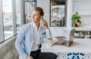 Így legyél az iroda sztárja! – a férfi öv viselése mesterfokon Övbolt.hu