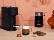 Az izgalommal teli pillanat végre megérkezett: a NESPRESSO Pumpkin Spice Cake kávékapszulák ismét kaphatók! Nespresso Vertuo Pumpkin Spice Cake