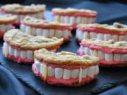 Készüljünk együtt a Halloweenra: hátborzongató receptek az egész családnak Halloween drakula süti