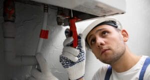 A konyha és a fürdőszoba melegvíz nélkül elképzelhetetlen. Mit tegyek ha elromlik a bojlerem? Vízszerelés a konyhában