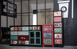 A szekrények és komódok a megfelelő kialakításban szinte bármilyen helyiségben elhelyezhetők. Bútorok