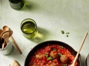 Tízből hét magyar a zöldség- és gyümölcsfogyasztásban látja az egészséges étkezés kulcsát, de a húsról is egyre többen mondanának le Vegán étrend