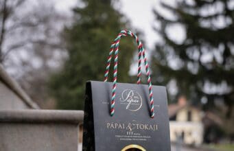 Igazi sonkakülönlegességgel jelenik meg a piacon az idén 111. évi jubileumát ünneplő Pápai Hús Pápai hús