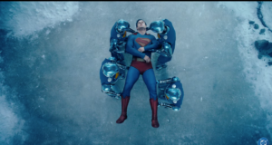 Superman megint megsérült – most már a kutya húzza haza, robotok töltik újra, és mi mégis elhisszük, hogy ez menő?
