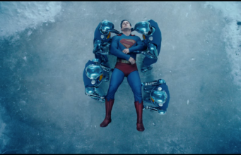 Superman megint megsérült – most már a kutya húzza haza, robotok töltik újra, és mi mégis elhisszük, hogy ez menő?