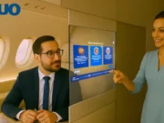 Ez most komoly?! Itt a kétoldalas, átlátszó kijelző, ami egyszerre két külön világot mutat