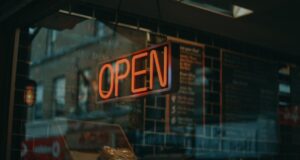 Mennyire életképes megoldás a büfékonténer egy kezdő gasztrovállalkozás számára?