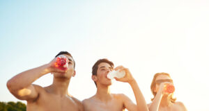 Nyári túlélőkalauz férfiaknak – kajával, folyadékkal, józan ésszel