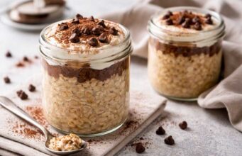 Tiramisu ízű krémes zabreggeli – kávés desszert reggelire, főzés nélkül