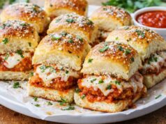 Csirkés parmezán mini szendvics – gyors, sajtos vendégváró recept