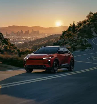 Miközben mások lassítanak, a Toyota felgyorsítja az elektromos átállást Toyota EV