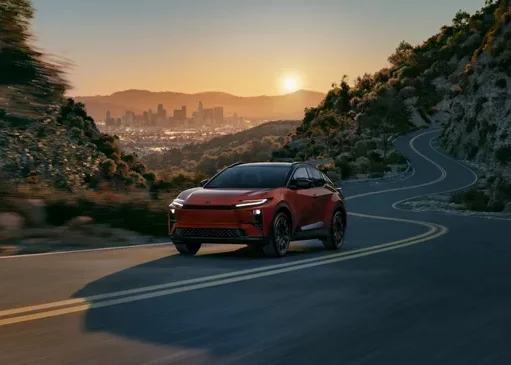 Miközben mások lassítanak, a Toyota felgyorsítja az elektromos átállást Toyota EV