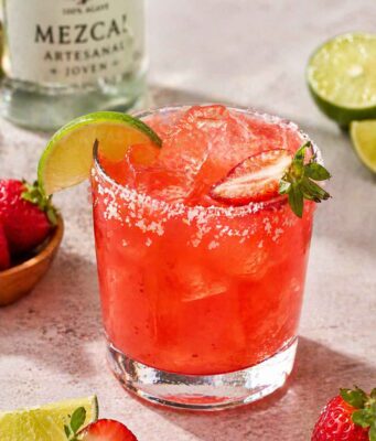 Epres mezcal margarita – a nyár koktélja, amit egyszer kóstolsz és utána mindig ezt rendeled Epres mezcal margarita – a nyár koktélja, amit egyszer kóstolsz és utána mindig ezt rendeled