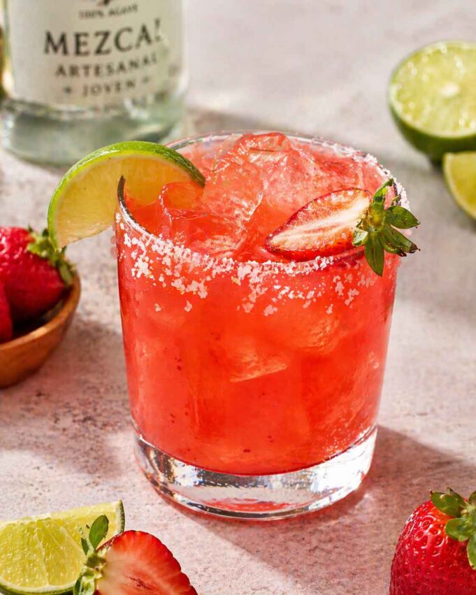 Epres mezcal margarita – a nyár koktélja, amit egyszer kóstolsz és utána mindig ezt rendeled