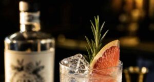Melyik gint válaszd a tökéletes gin-tonikhoz? Bartenderek 5 kedvence Nem mindegy, melyik ginnel készül a gin-tonikod. Profi bartenderek segítségével néztük meg, melyik 5 üveg adja a legkiegyensúlyozottabb, legprémiumabb koktélt
