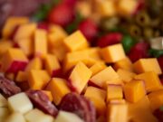 Cheddar sajt: fajták, ízek, felhasználás és tárolás