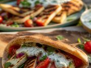 Zhugos grillezett halloumi pita: fűszeres, tzatzikis, ropogós Zhugos grillezett halloumi pita: fűszeres, tzatzikis, ropogós