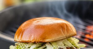 Málnás-chipotles grillcsirke szendvics: édes-csípős glazúr, ami nem ég oda Málnás-chipotles grillcsirke szendvics: édes-csípős glazúr, ami nem ég oda