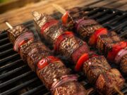 Grillezett steak nyársak: a páchoz és a sütési időhöz nem szabad hozzányúlni Grillezett steak nyársak: a páchoz és a sütési időhöz nem szabad hozzányúlni