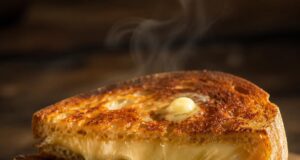 Norvég stílusú grillezett sajtos szendvics: egy hentesáru-pultos sajt, ami mindent visz Norvég stílusú grillezett sajtos szendvics: egy hentesáru-pultos sajt, ami mindent visz