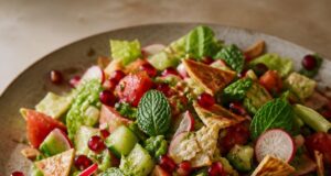 Fattoush saláta 20 perc alatt: a levantei klasszikus, ami mindig hűsít Fattoush saláta 20 perc alatt: a levantei klasszikus, ami mindig hűsít