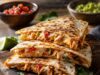 Csirkés-baconös quesadilla: olvadt sajttal és ropogós tortillával Csirkés-baconös quesadilla: olvadt sajttal és ropogós tortillával