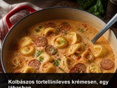 Kolbászos tortellinileves krémesen, egy lábasban Kolbászos tortellinileves krémesen, egy lábasban