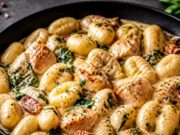 Krémes gnocchi pirult csirkecombbal Krémes gnocchi pirult csirkecombbal