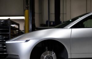 Tesla Cybercab elektromechanikus fék: nincs fékfolyadék Tesla Cybercab elektromechanikus fék: nincs fékfolyadék