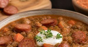 Füstös lencseleves andouille kolbásszal Füstös lencseleves andouille kolbásszal